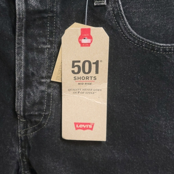 Levi's NWT 501 Mid Rise Shorts Size 32. - Picture 3 of 15